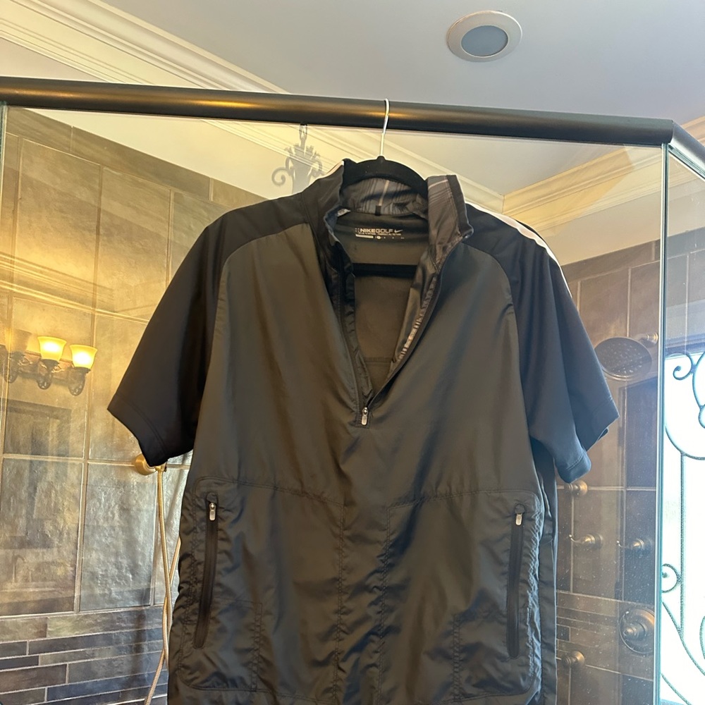 Nike men’s small black short sleeve golf rain gear